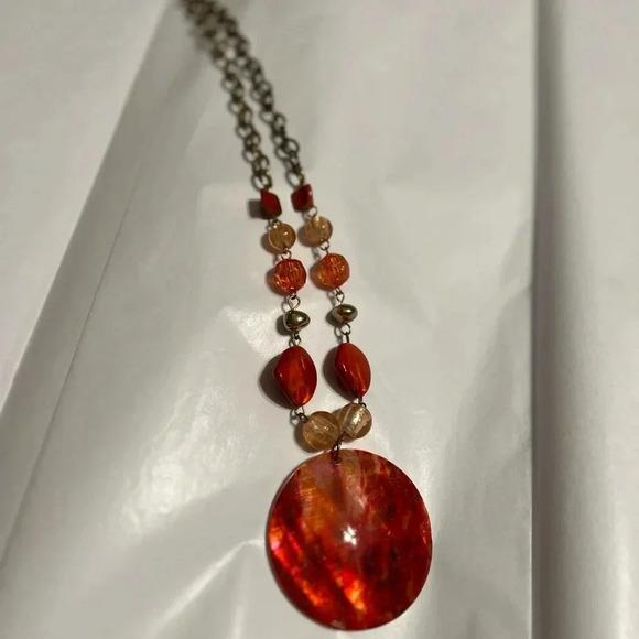 Sea shell necklace with beads - Picture 2 of 2